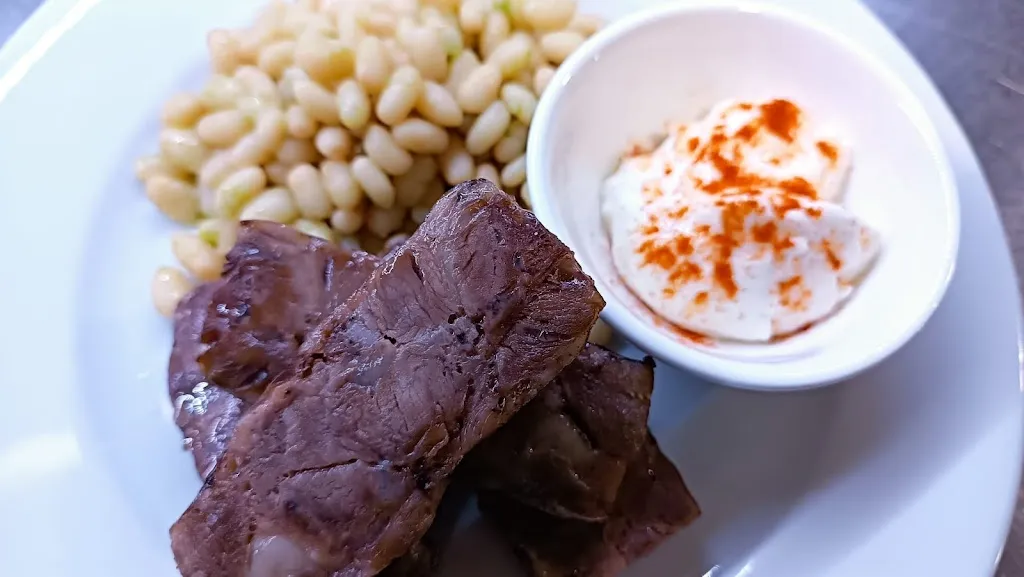 CAT Can Guetes_Campdevànol_slider_image_3