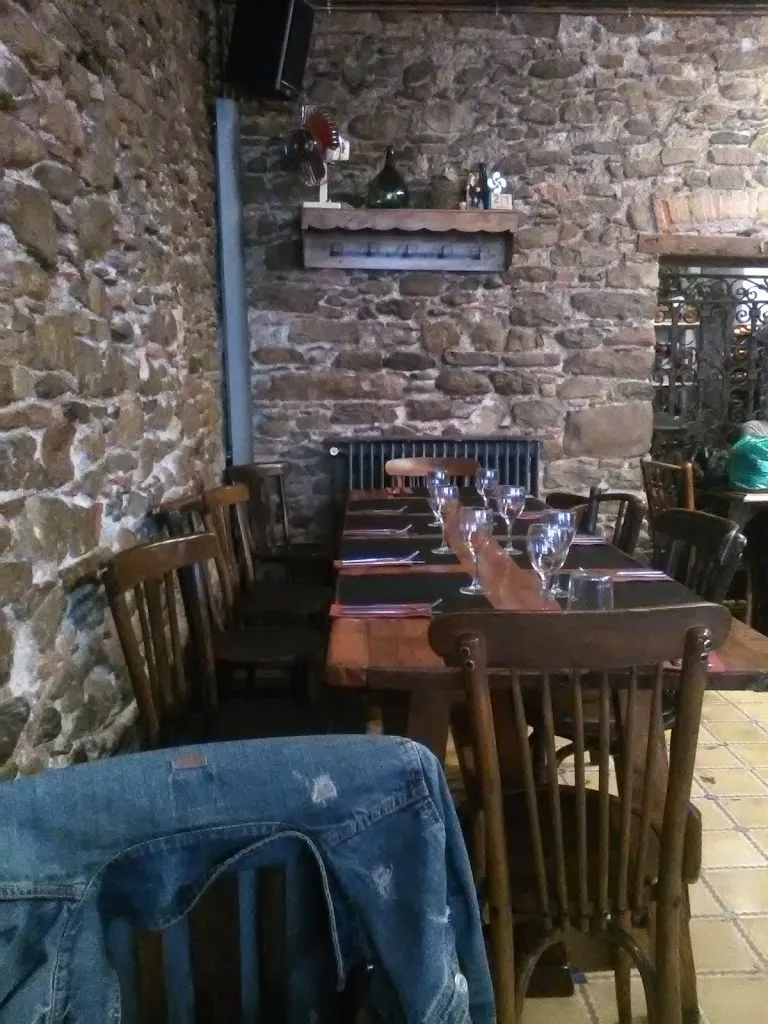 Joshua Hutten_La Taverneta_Campdevànol_review