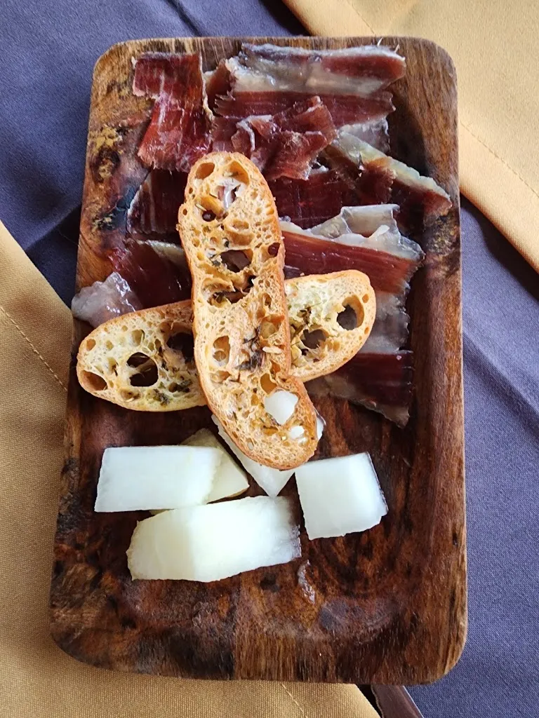 heeny julie_Bar Restaurante EL LLAC DEL CIGNE_Caldes de Malavella_avis