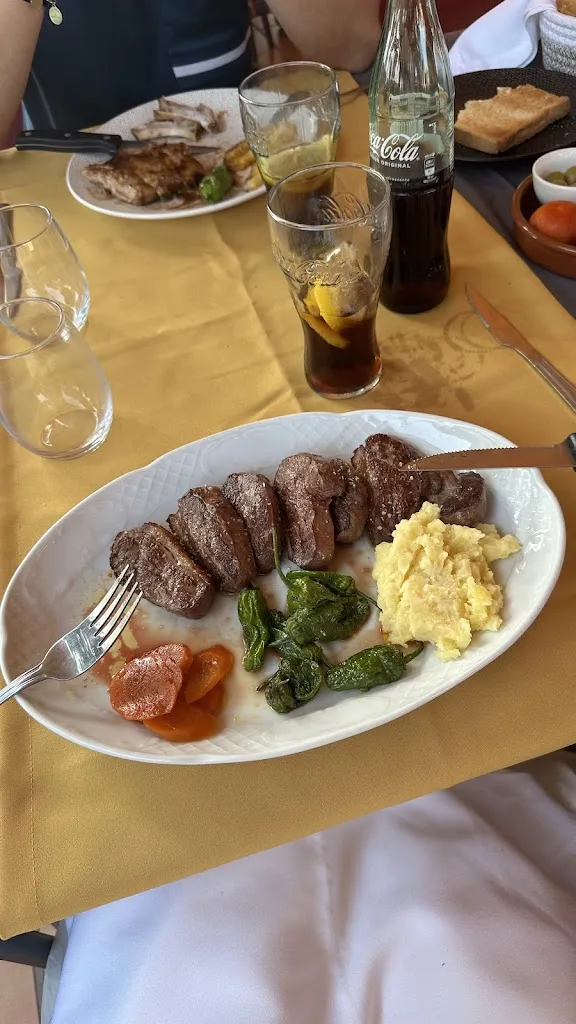 Jessica Pereira_Bar Restaurante EL LLAC DEL CIGNE_Caldes de Malavella_avis