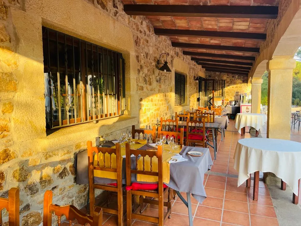 Bar Restaurante EL LLAC DEL CIGNE restaurant in Caldes de Malavella