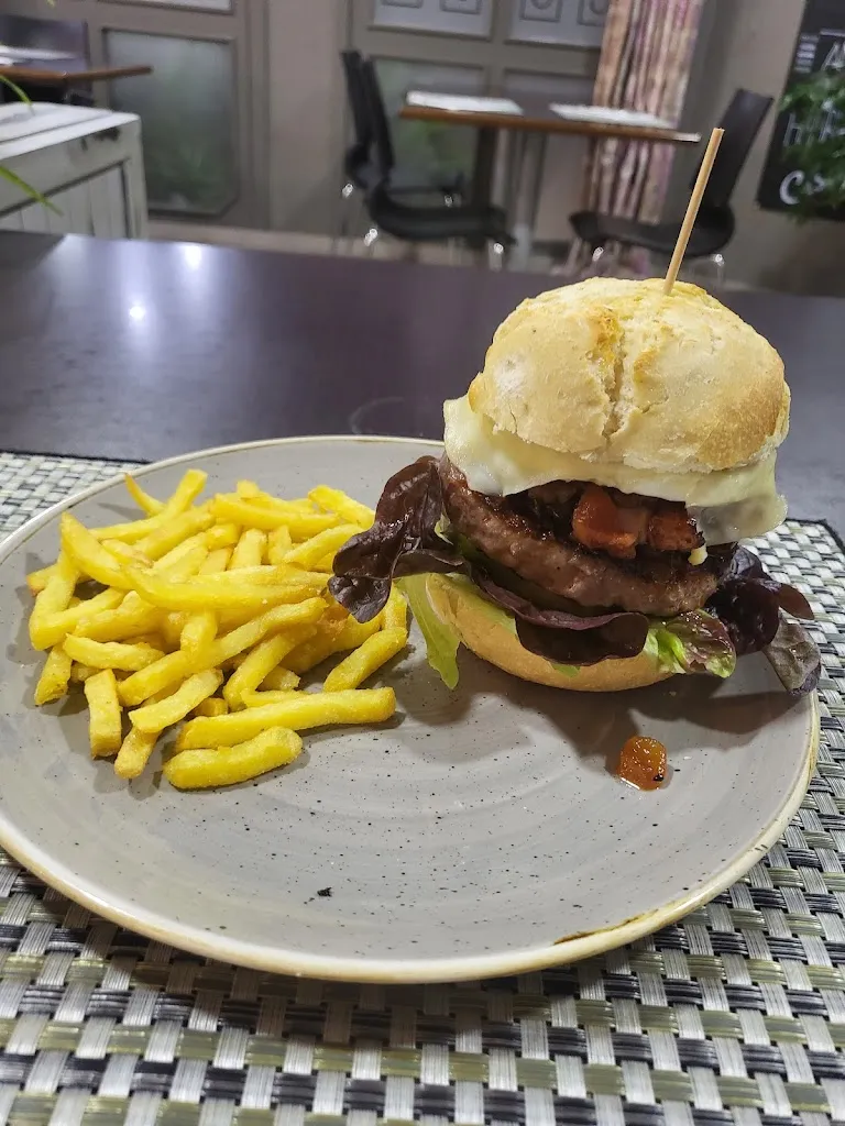 Mike Barker_Restaurant - Hostal Esteba_Caldes de Malavella_review