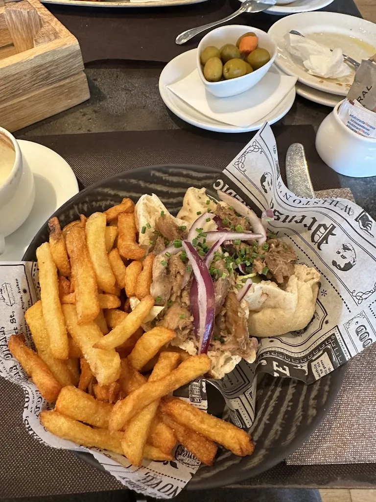 Pency Lucero_The Club Café_Caldes de Malavella_review