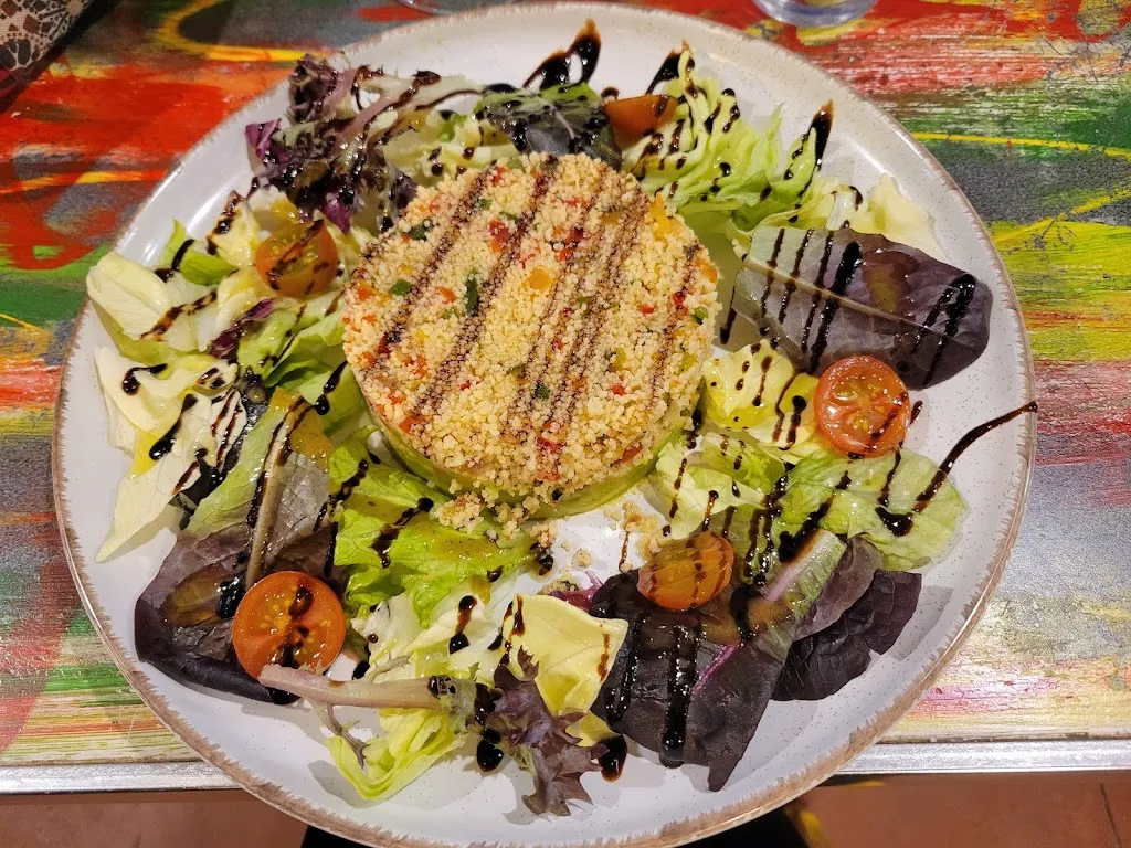 Elizabeth Dickens_Can Pelao_Blanes_review