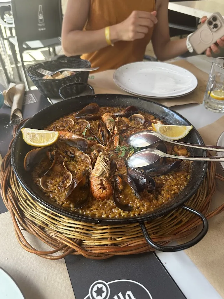 hadi kiomarsy_Restaurant Mesón de los Arcos_Blanes_review