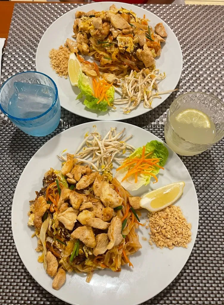 Delia Elena Daraban Portik_Koh Phuket Thai Bar & Restaurant_Blanes_review