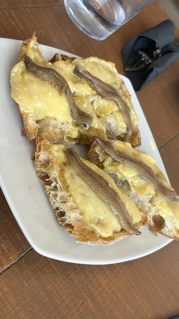 K Wong_Va de Vins_Blanes_review