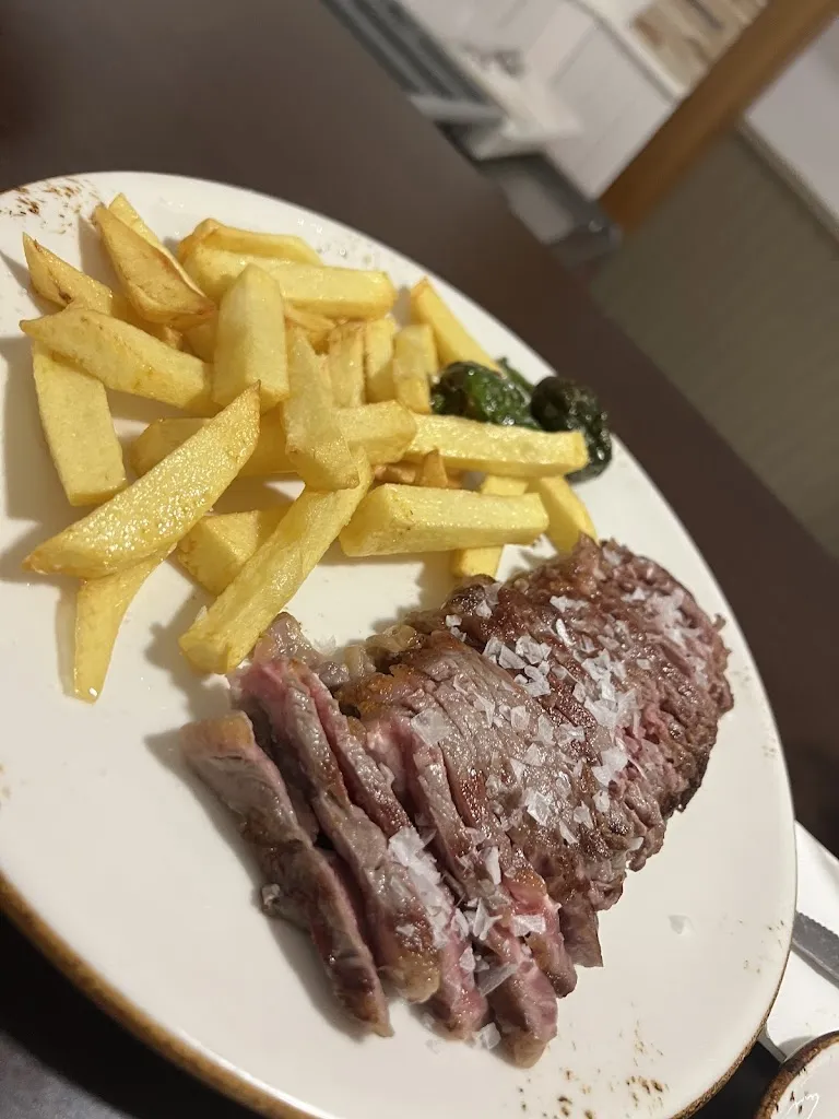 José Luis Abril_La Villa TAPAS & VINOS._Villarrobledo_review