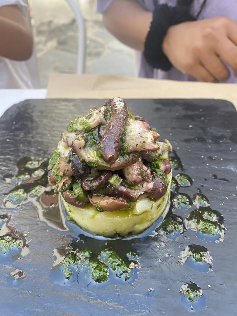 Alessio Brovelli_lua wine&soul food_Cadaqués_review