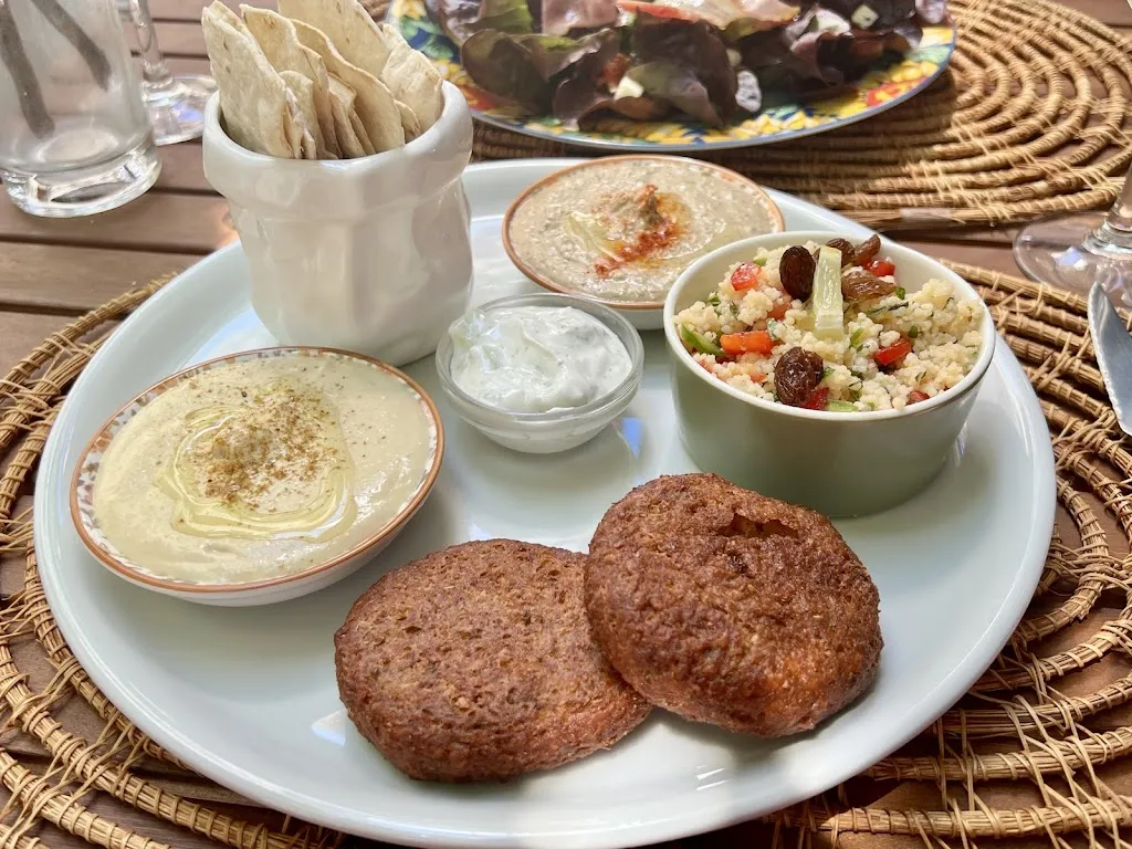 Kristi Baumbach_El Gato Azul_Cadaqués_review