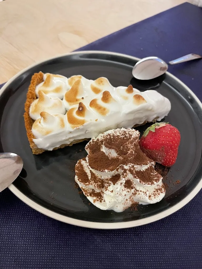 Victoria Lavinia Urban_Restaurant Marina Cadaqués_Cadaqués_review