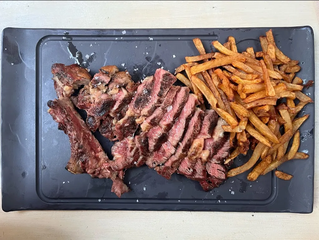 Tamas Kajdocsi_RAVIYU_Cadaqués_review