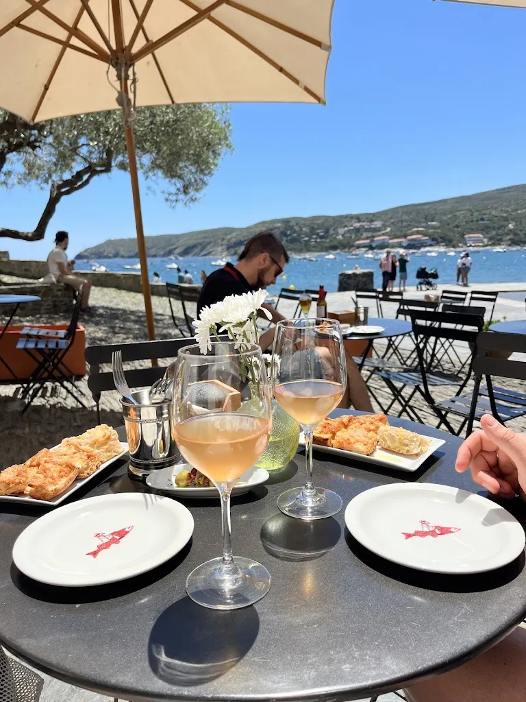 Emily Tredinnick_Set Cadaqués_Cadaqués_review