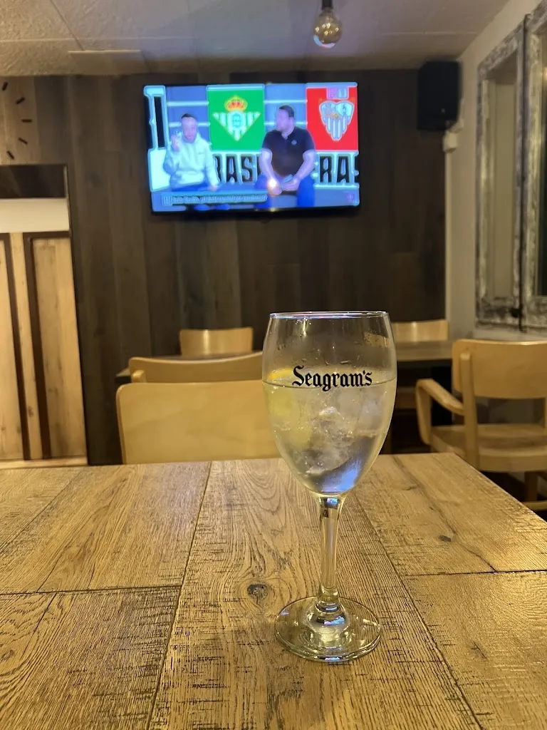 Ole “Annieroadend” Kristoffersen_ES BAR DE DALT_Cadaqués_review