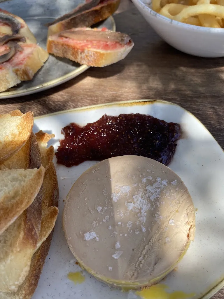 Stefano Capoeira_ES BAR DE DALT_Cadaqués_review