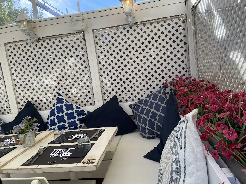 Ma. Marylaine Dujunco-Bustos_Restaurant L'Hostal_Cadaqués_recensione