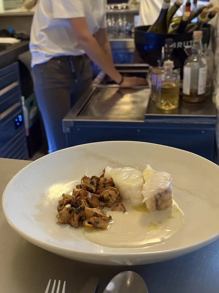 Yele Chunzi_Oli Bar_Cadaqués_review