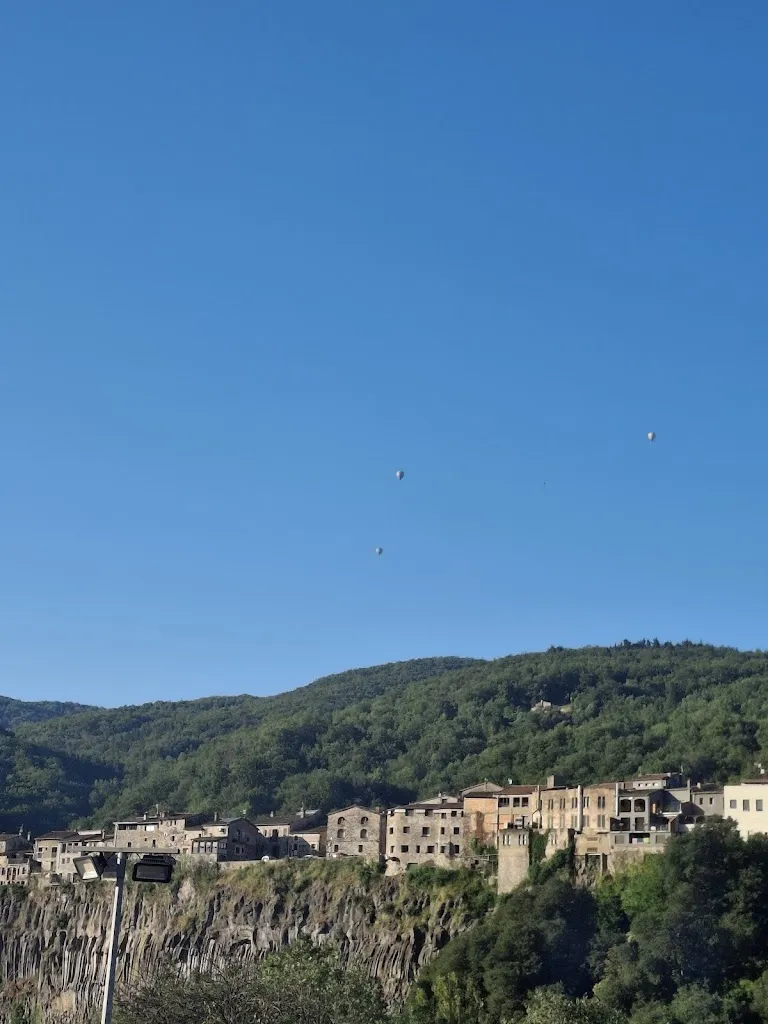 Rachel Tracey_Mont-Rock_Castellfollit de la Roca_review