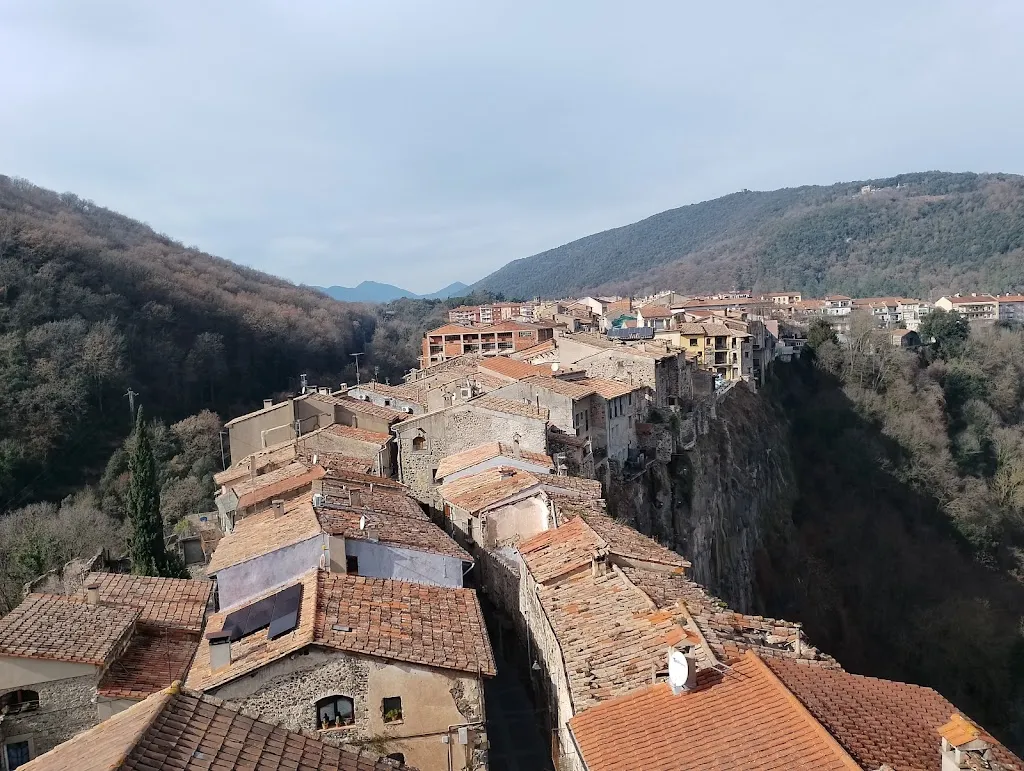 Olivia_Mont-Rock_Castellfollit de la Roca_review