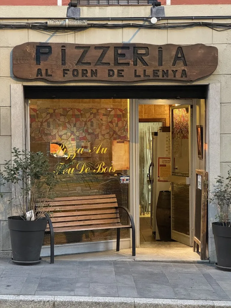 Pizzeria Al Forn De Llenya restaurant in Castellfollit de la Roca