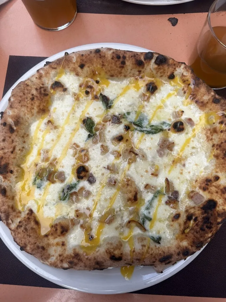 Joanna K_Basàltica Pizzeria_Castellfollit de la Roca_review