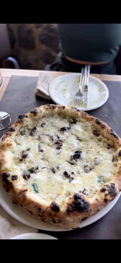 Mathias John_Basàltica Pizzeria_Castellfollit de la Roca_review