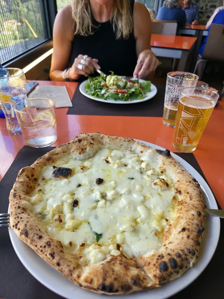 Basàltica Pizzeria_Castellfollit de la Roca_slider_image_3