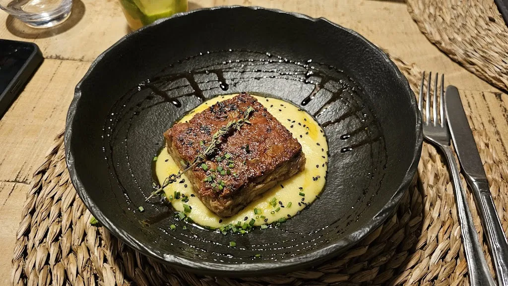 assaf attas_The Fabula_Camprodon_review