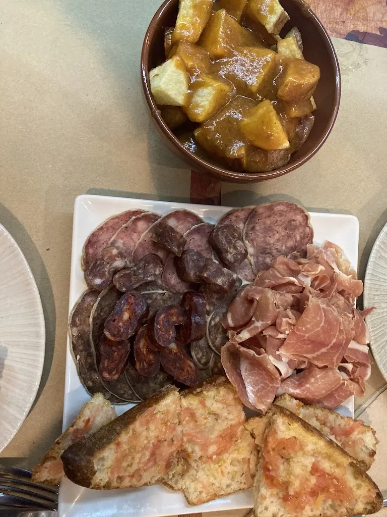 Michael Harvey_BISTRÓ LA PARRA RESTAURANT_Camprodon_review