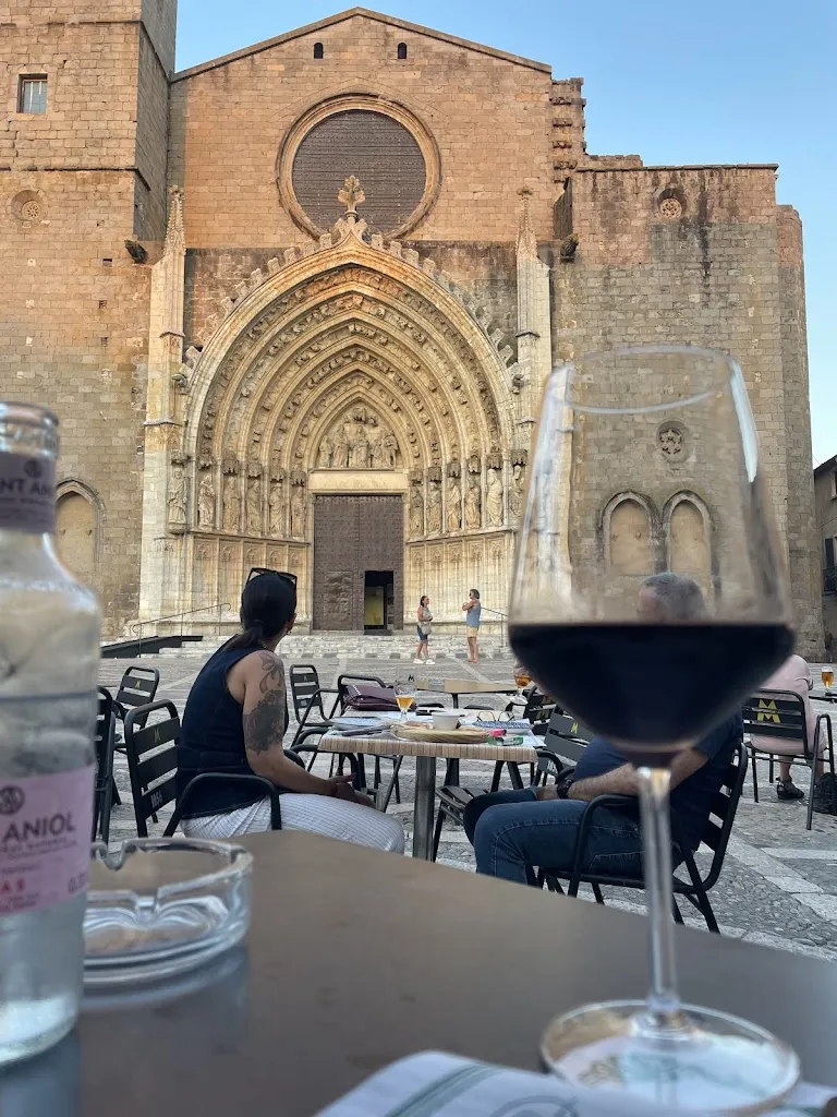 Gee Backhouse_Taverna Silenus_Castelló dEmpúries_review