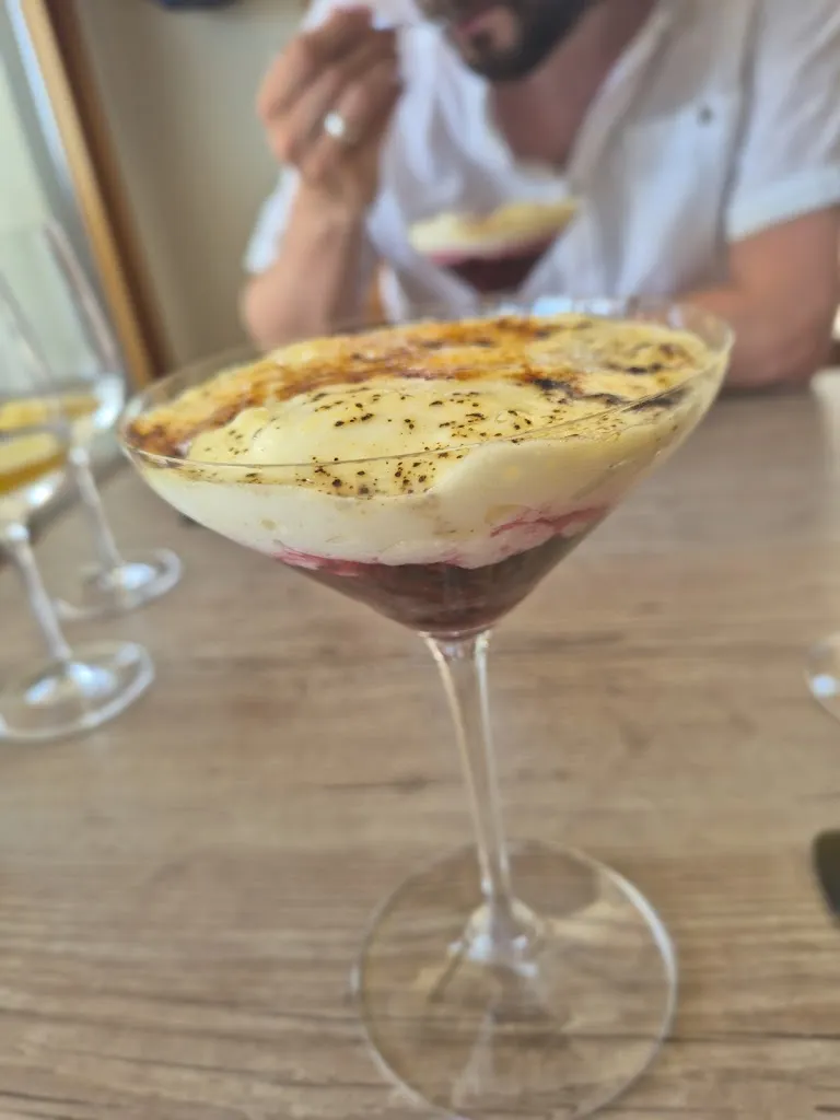 Louise Sleutel_Bistrot 1965_Castelló dEmpúries_review