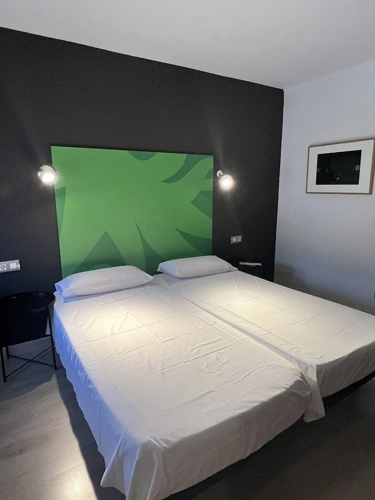 Kristi Baumbach_Hostal Totsompops_Colera_review