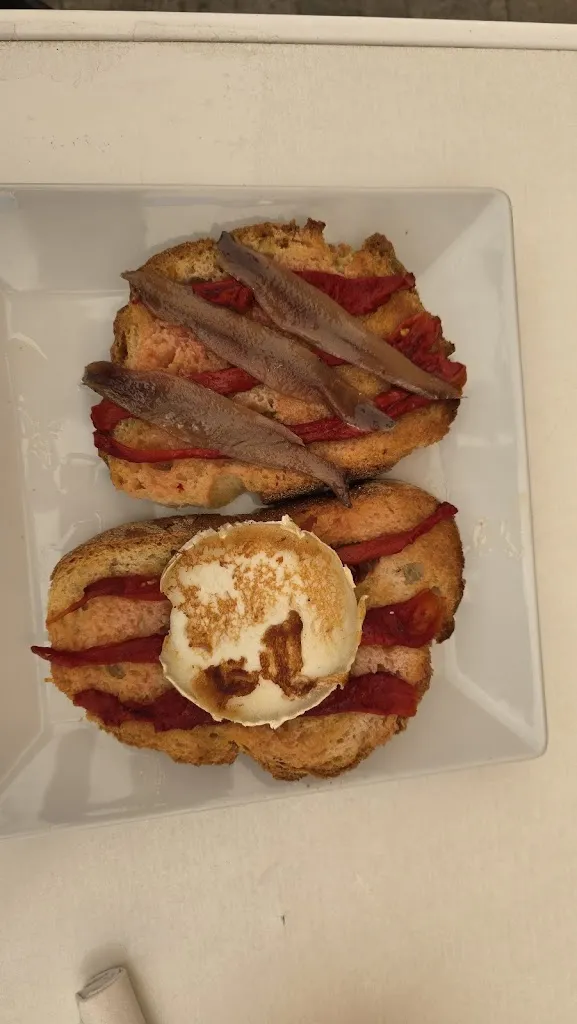 Jürgen Kabus_Hostal Mont-Mercè_Colera_review