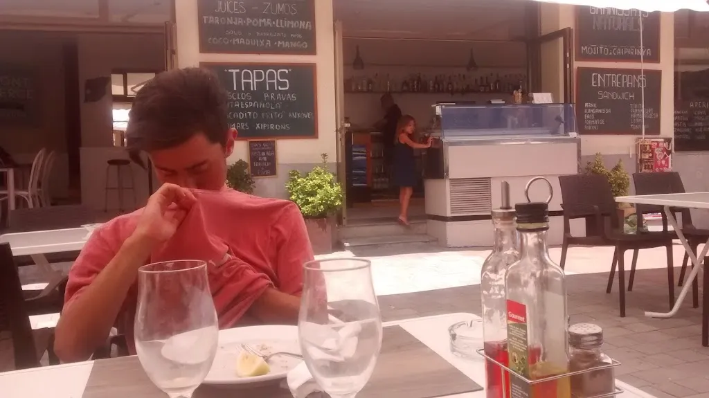 fabio merizzi_Hostal Mont-Mercè_Colera_review