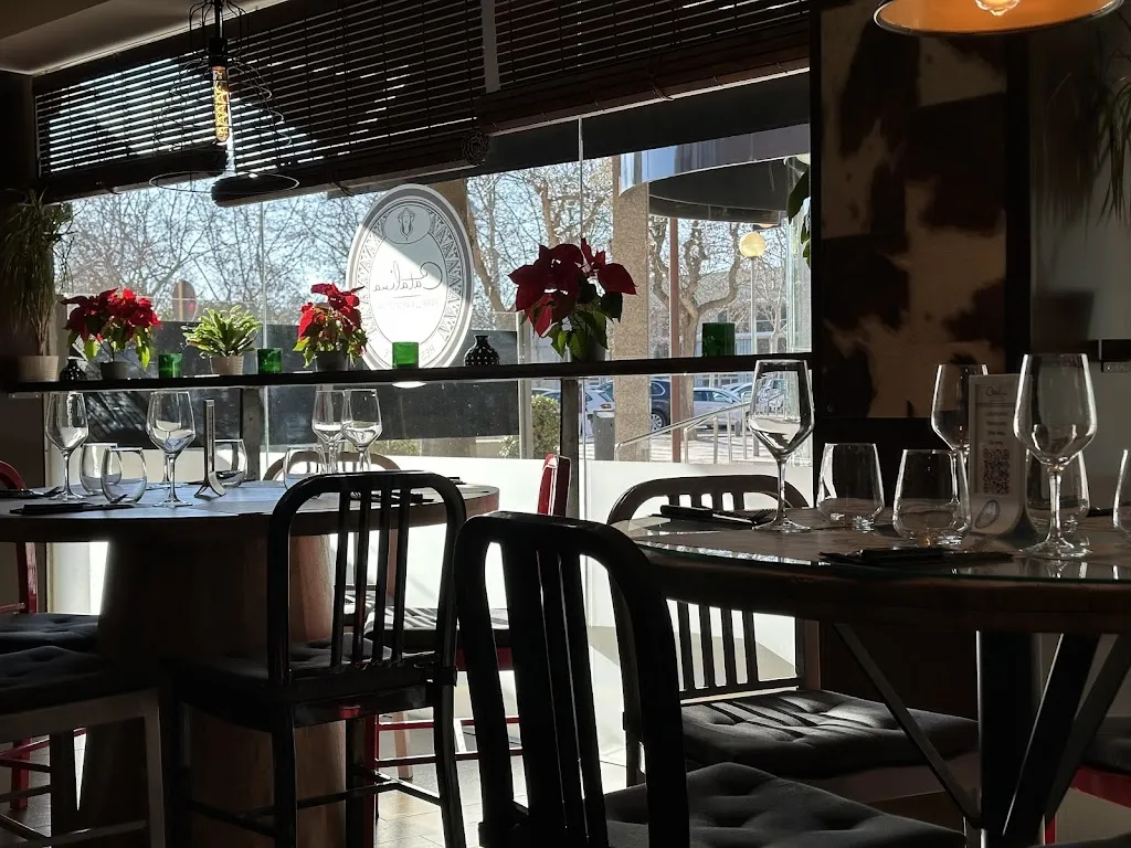 Aaron Deryl_Parrilla Catalina_Castell-Platja dAro_review