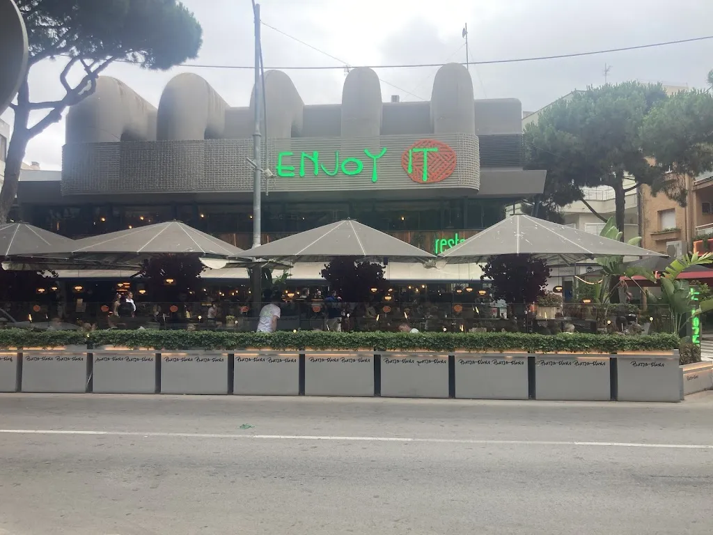 Paul Stephenson_Enjoy It | Girona_Castell-Platja dAro_review