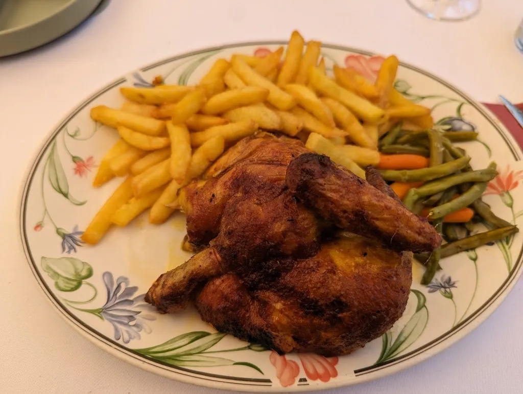 Veronika Poksans_Villa Elena_Castell-Platja dAro_review