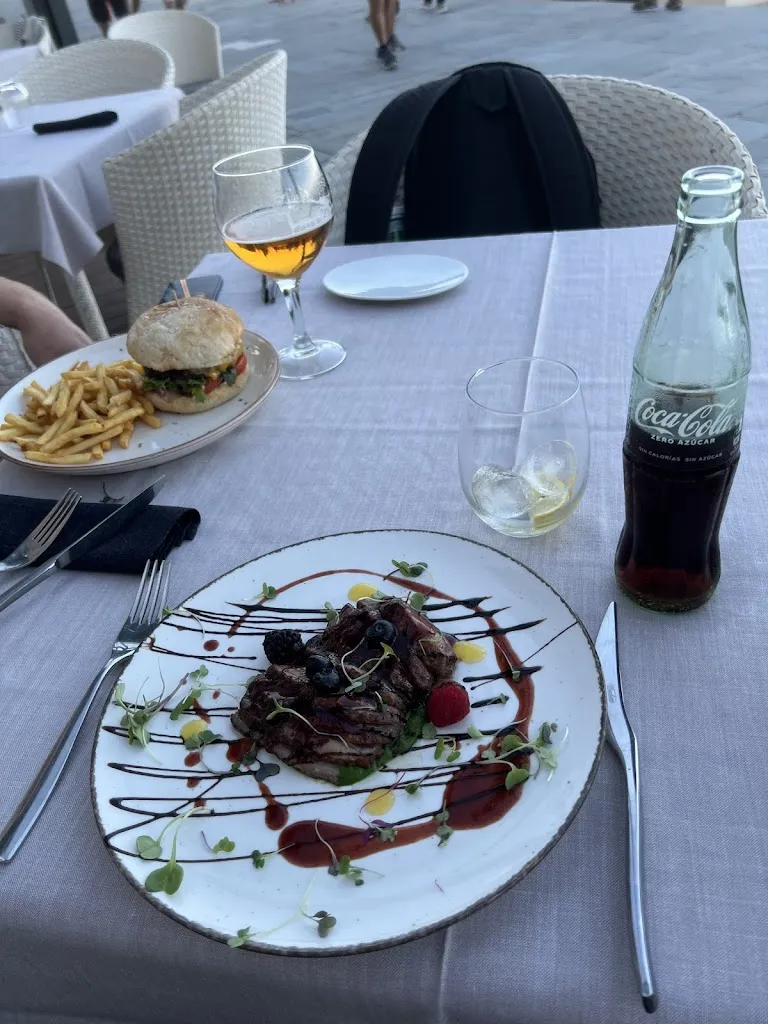 Aiste Kalinaite_Cosmo Beach Restaurant_Castell-Platja dAro_review