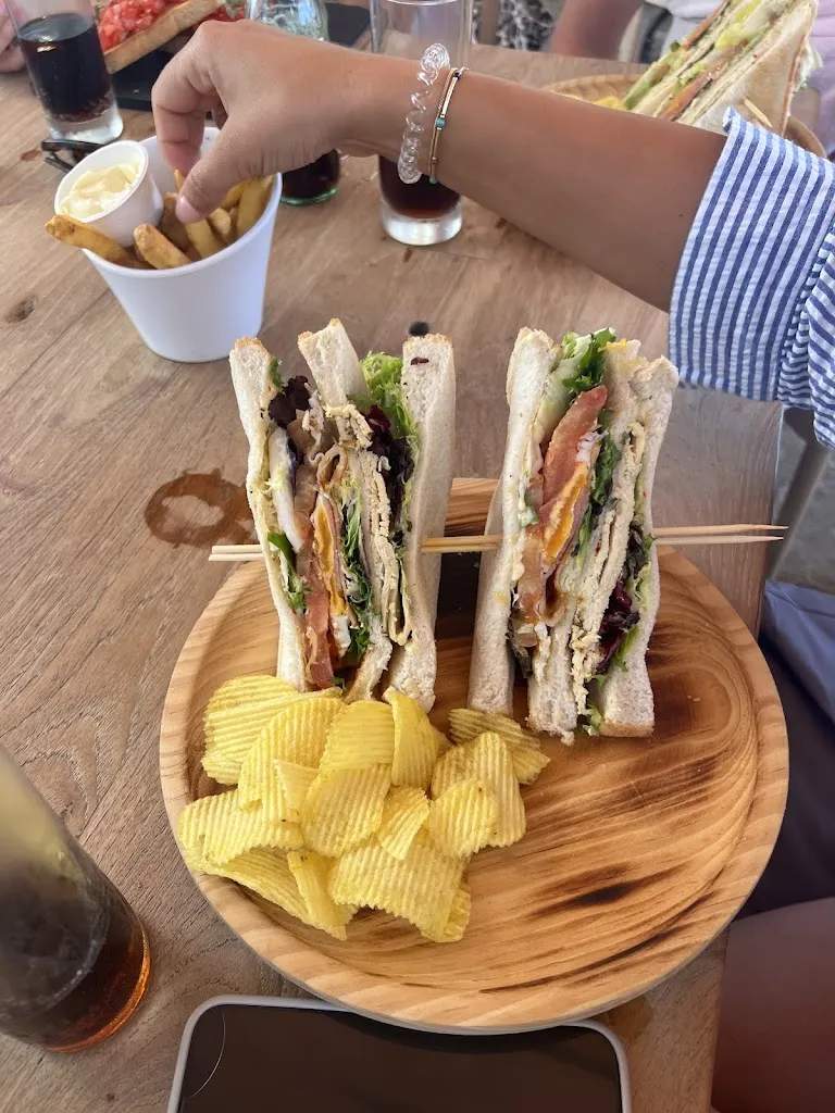 Bibi_Friends Bar Restaurant_Castell-Platja dAro_review