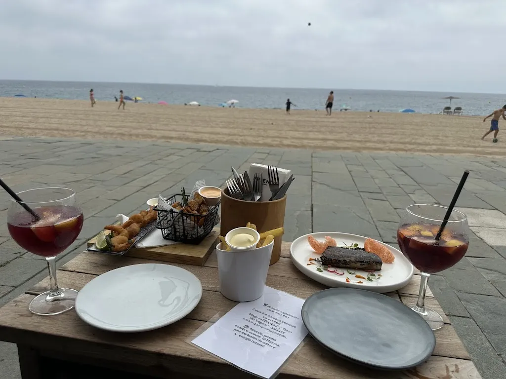 Friends Bar Restaurant_Castell-Platja dAro_slider_image_3