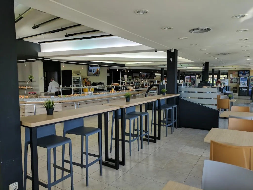 Christopher Muro_Àrea de servei de l'Empordà sentit Nord - Airea_Garrigàs_review