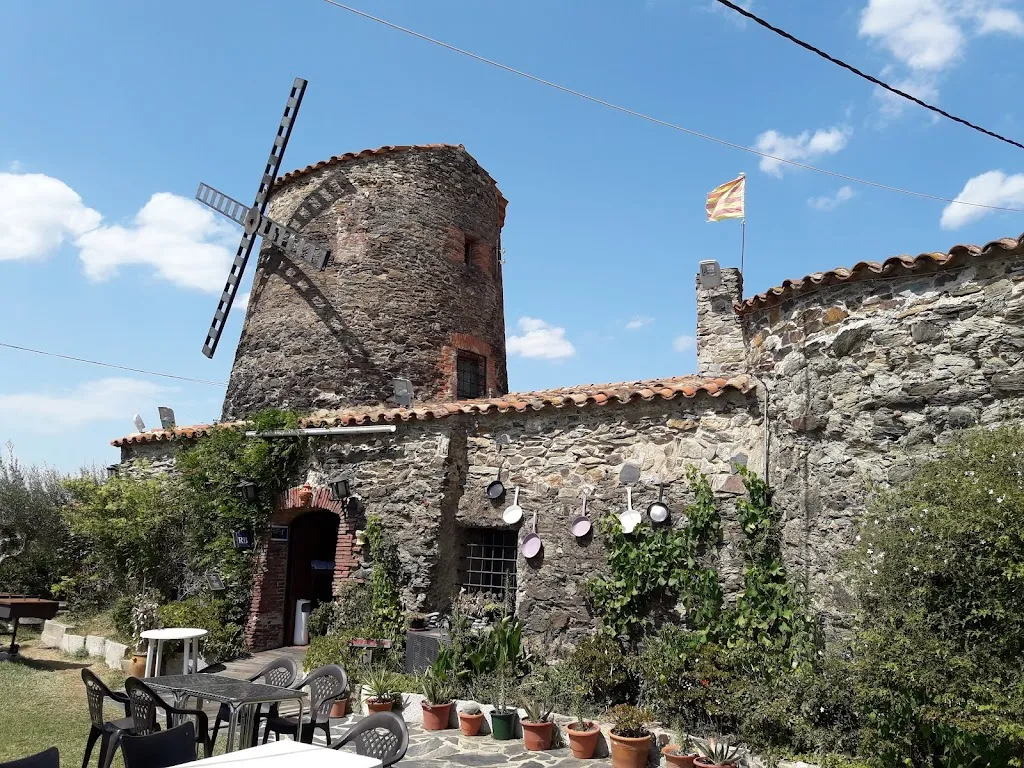 Darren Lane_Molí de vent_Garriguella_review