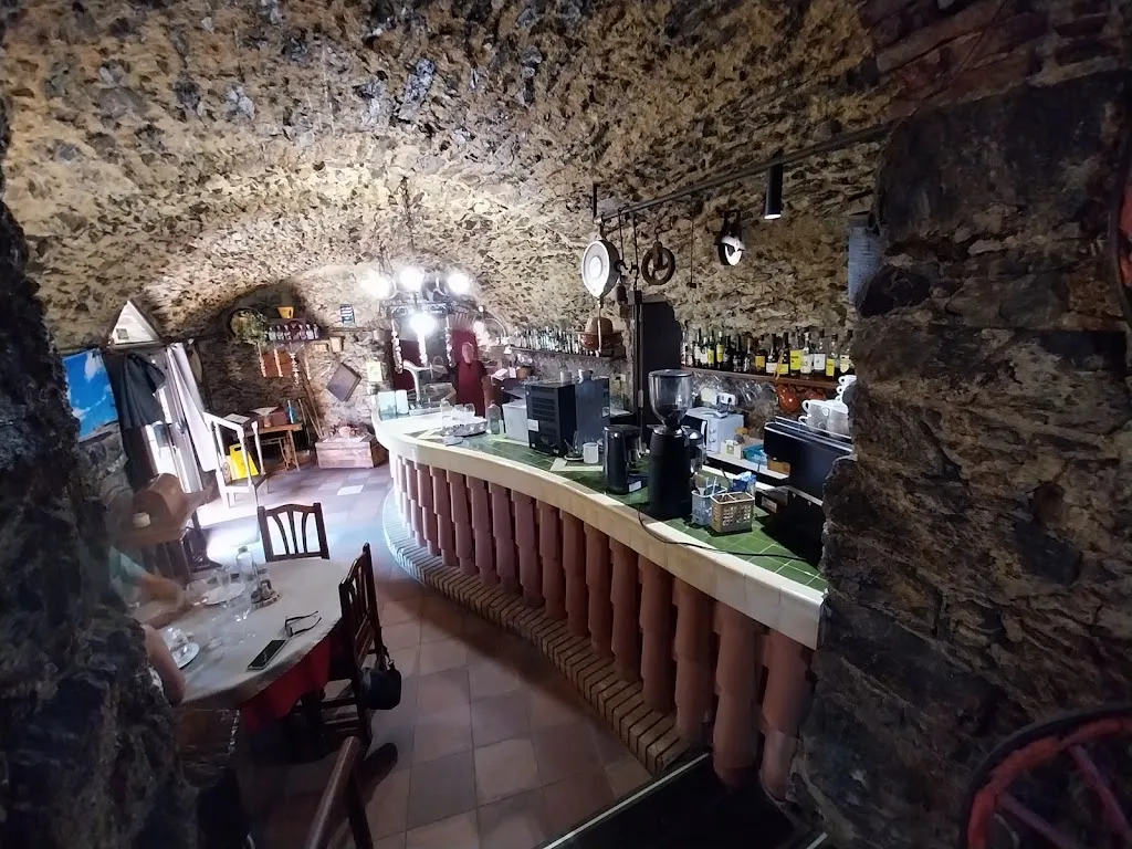 Molí de vent_Garriguella_slider_image_3