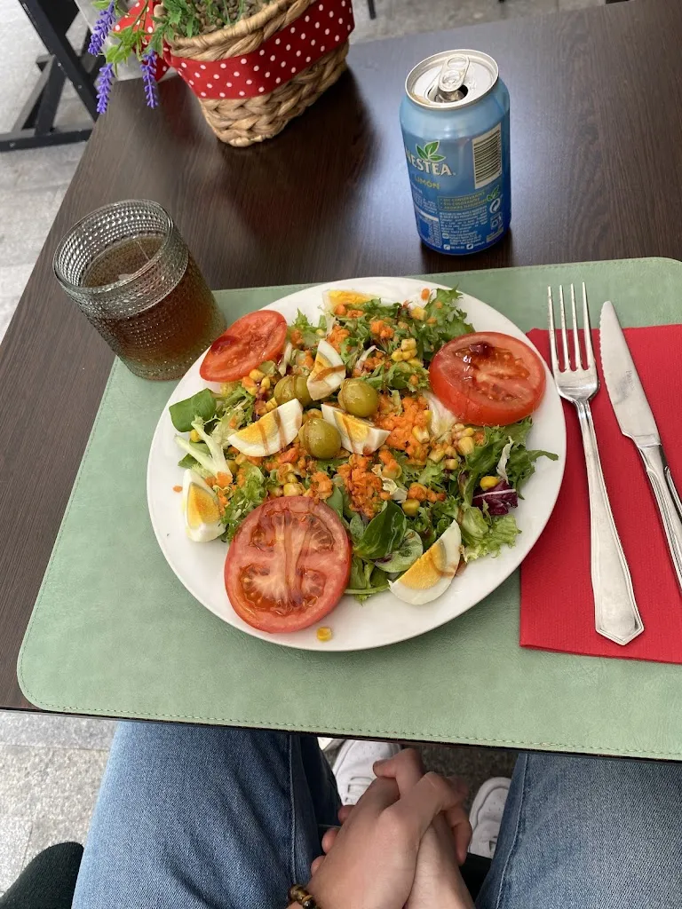 Dalila Abdelkhalek_Bon Profit Figueres_Figueres_review