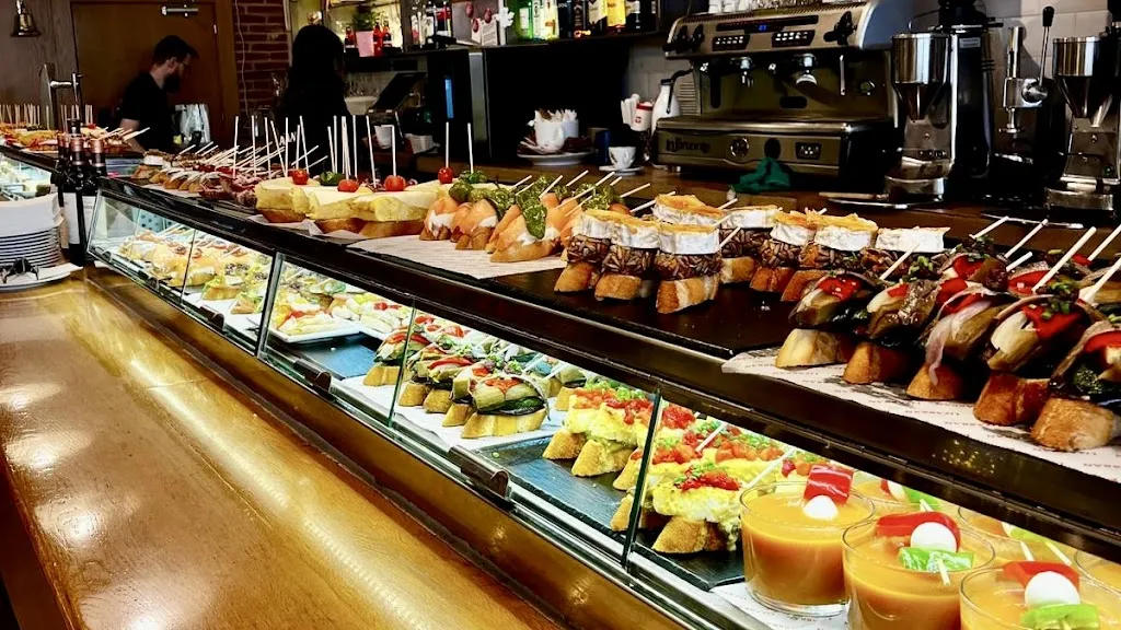 daniel janecek_Lizarran_Figueres_recensione