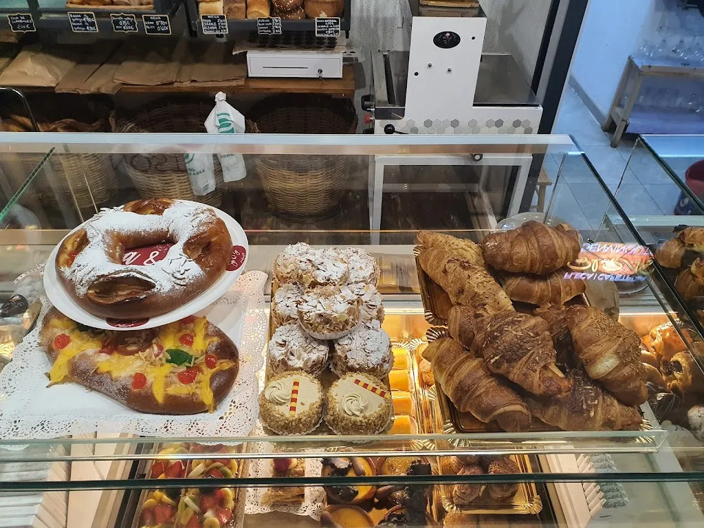 Fleca Cafeteria BdePAS i Xurreria Helena_Llambilles_slider_image_1