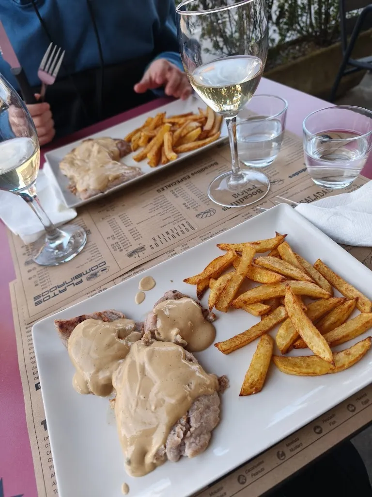 Judit B._Hostalric 82_Hostalric_review