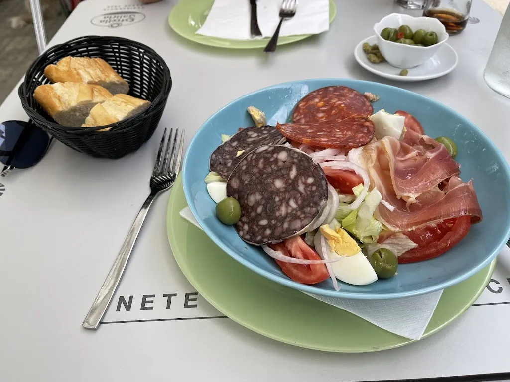 Adrian Bullock_Restaurant Can Santos_Jonquera La_review