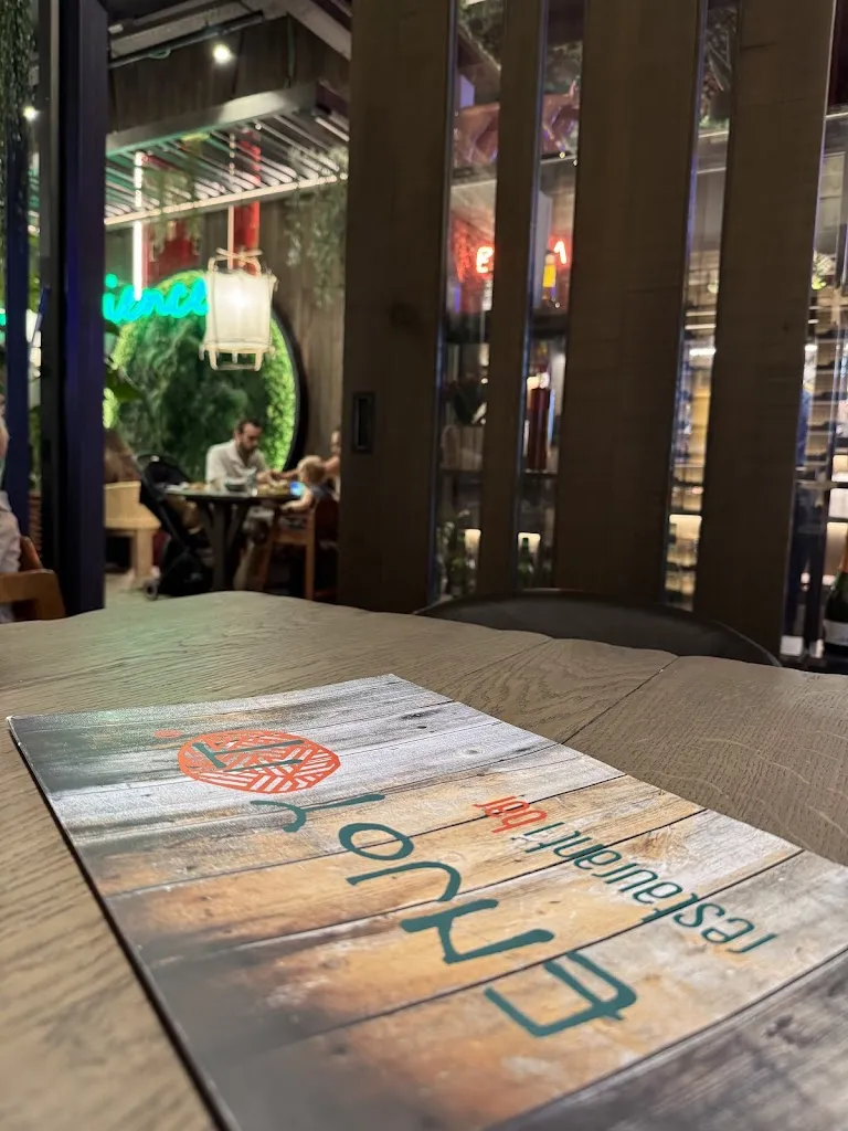 Sébastien Zéwé_Enjoy It, La Jonquera_Jonquera La_review