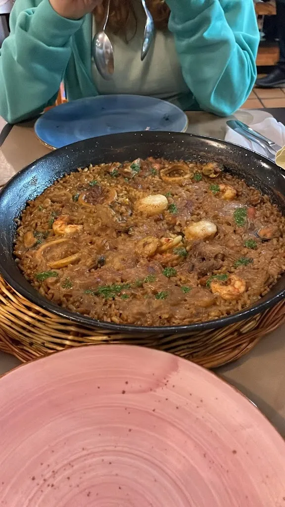 Rachelle Ross_La Clota_Escala L_review